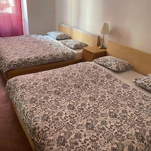 Large 3 Bedroom Family Apartment With Balcony